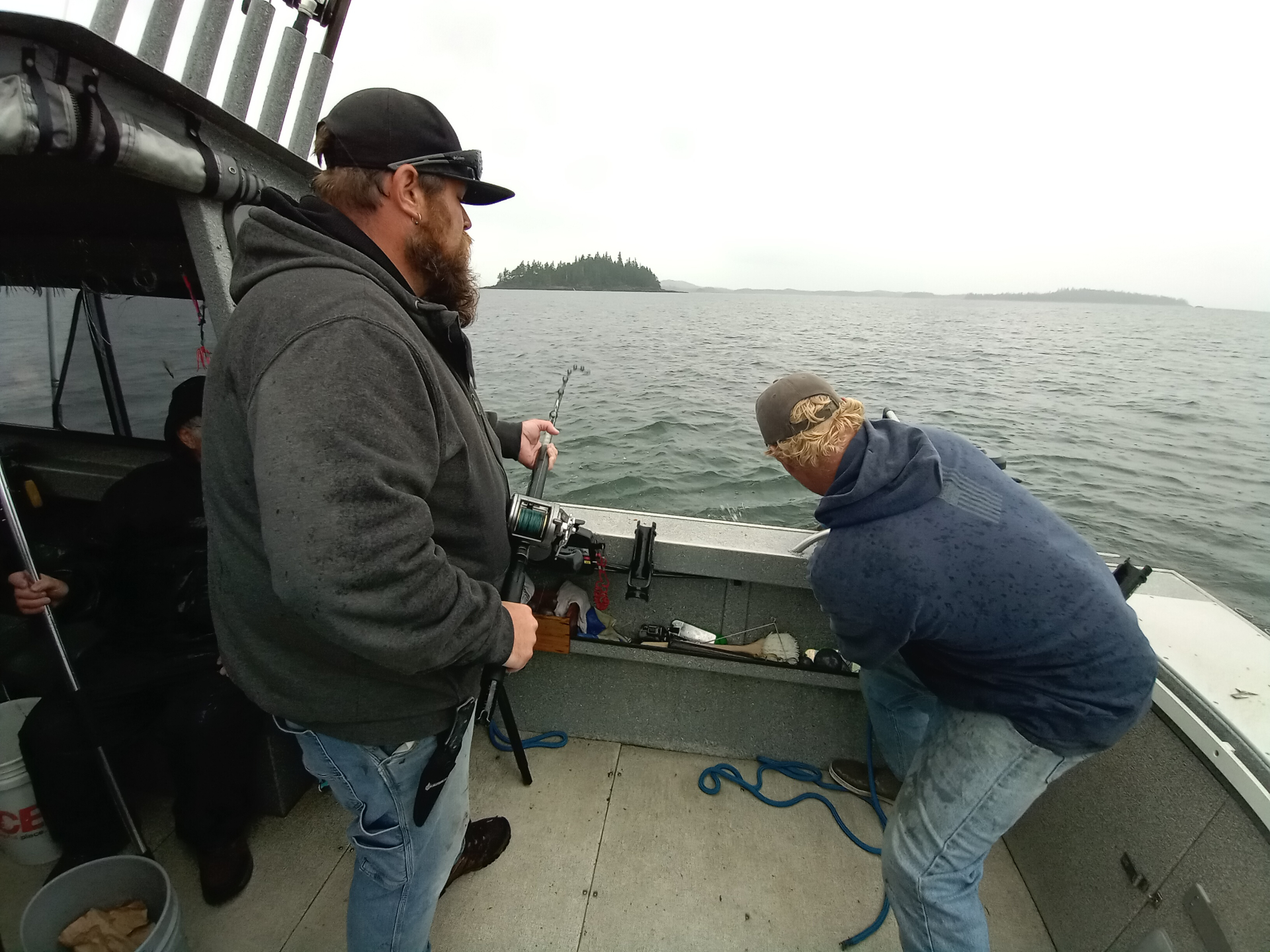 Guests fighting fish from the deck of the charter boat